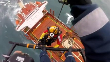 Thousands evacuated as Sydney flood waters rise