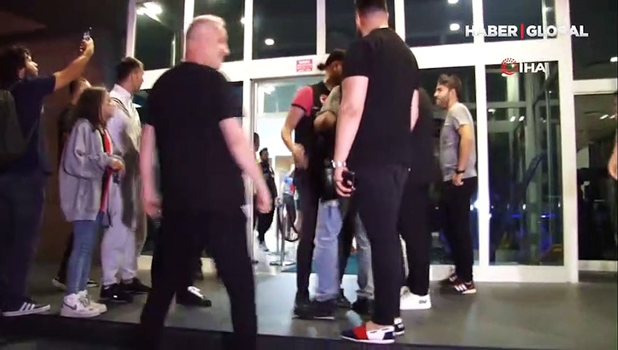 Beşiktaş'ın yeni golcüsü Wout Weghorst İstanbul'a geldi