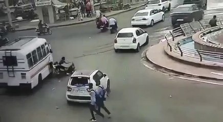 જોધપુરઃ એક્ટિવા લઈને જઈ રહેલી યુવતીઓને નડ્યો અકસ્માત, જુઓ ટ્રક નીચે કચડાયું યુવતીનું માથું