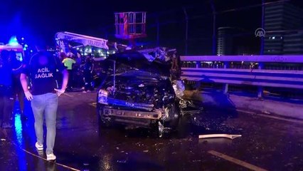Bayrampaşa'da viyadükte meydana gelen kazada 2 kişi öldü, 5 kişi yaralandı