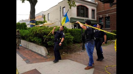 Suspect at large following mass shooting at parade in Highland Park Ill
