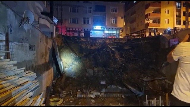 Üsküdar’da istinat duvarı çöktü: Çevredeki binalar tahliye edildi