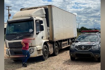 Motorista de caminhão saqueado em Pombal ficou como refém dos bandidos por quase 24 horas
