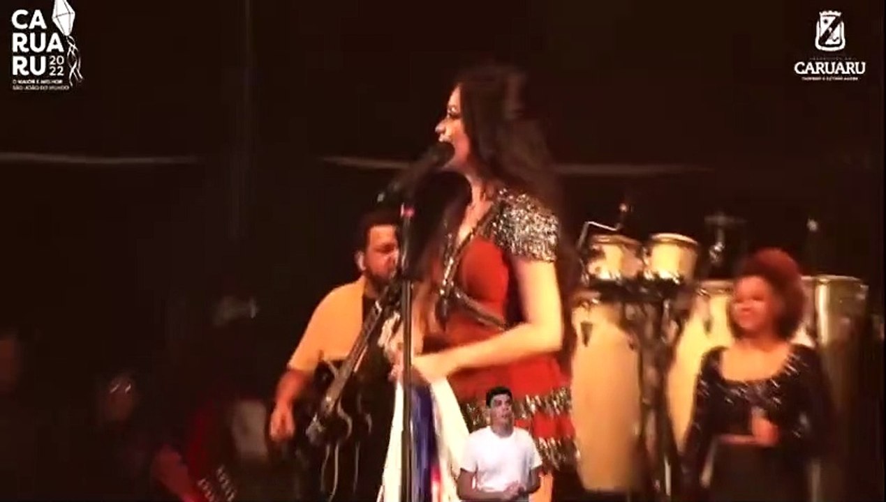 Público grita o nome de Lula durante show de Juliette em Caruaru e cantora incentiva