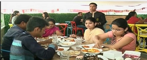 Hotel चं  बिल तपासा, मगच पैसे द्या सेवा शुल्कातून ग्राहकांची सुटका : ABP Majha