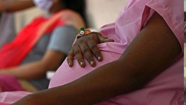 Yer: Hindistan! Dünyaya gelen bebek ülkeyi sıraya dizdi, herkes onu görmeye koşuyor