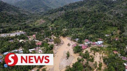 Descargar video: Baling floods: Bodies of three family members found