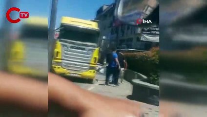 ’Yol verme’ tartışması: Aracı yumruklandı, şişe fırlattı