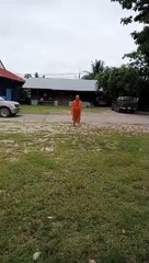 Le MiG-29 birman tire des mitrailleuses à air comprimé au-dessus de l'espace aérien thaïlandais