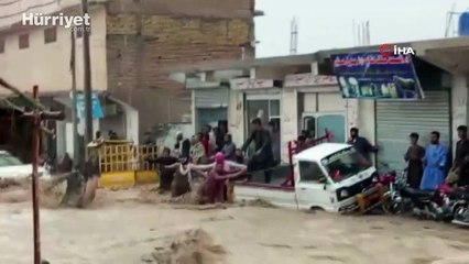 Pakistan’da şiddetli yağış: Ölü ve yaralılar var