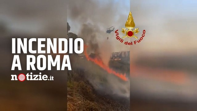 Roma, incendio in zona Pineta Sacchetti: sterpaglie in fiamme “Trovati inneschi multipli”