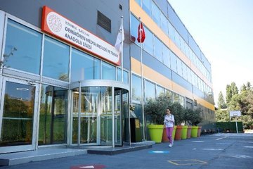 DEMİRÖREN MEDYA MESLEKİ VE TEKNİK ANADOLU LİSESİ'NDE BAŞARILI ÖĞRENCİLERE BURS İMKANI