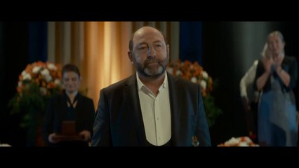 Bande-annonce de Citoyen d'honneur, avec Kad Merad