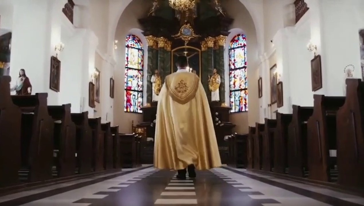 The Amazing Ritual Rituals Of A Rooster In The Jewish Market || Jewish Religion || Golden words