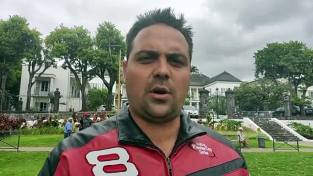 Les transporteurs rejoignent les planteurs devant la préfecture