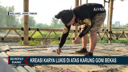 Kreatif! Seniman Asal Malang Melukis di Atas Karung Goni Bekas