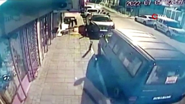 Üsküdar'da istinat duvarı çöktü, 3 bina tahliye edildi