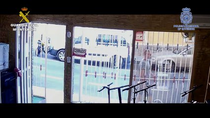 Imágenes de las cámaras de seguridad que captaron al presunto agresor