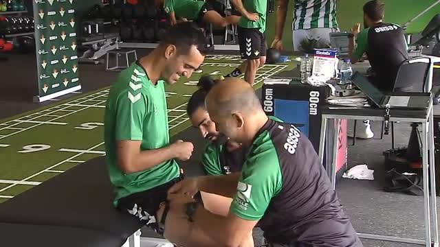 El Betis inicia la pretemporada con los reconocimientos médicos