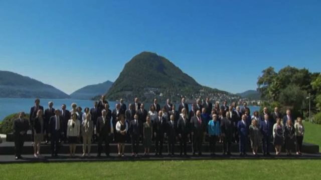 Foto di famiglia alla Conferenza per ricostruzione dell'Ucraina