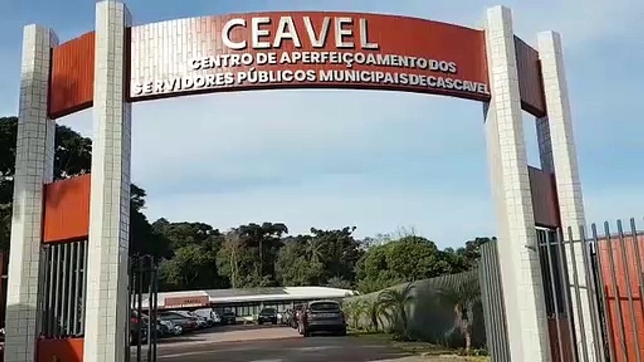 Programa TEC Escola entrega mais de dois mil computadores a crianças da rede municipal de ensino