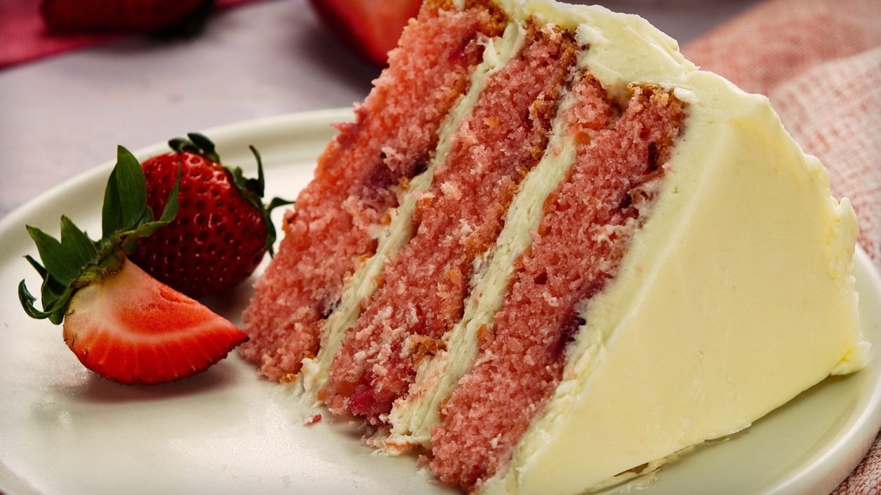 How to Make Strawberry Vanilla Cake