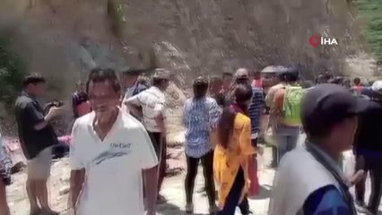 Nepal'de korkutan kaza: 13 ölü, 19 yaralı