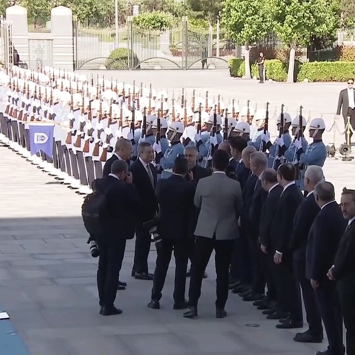 Erdoğan kendisine 'diktatör' diyen İtalya Başbakanı'nı resmi törenle karşıladı