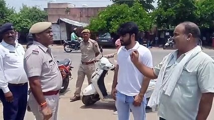 ट्रेफिककर्मी ने राजस्व अधिकारी को मारा थप्पड़, कान का पर्दा फटा