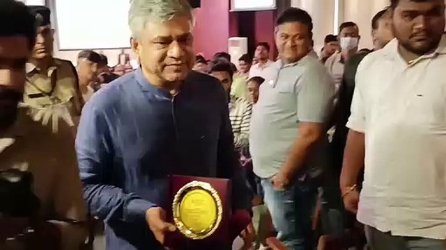 Railway minister, student, award, start up