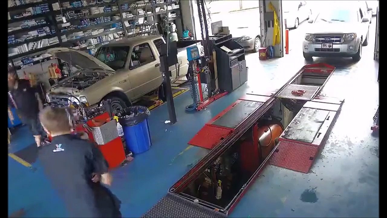 Un client vraiment pressé de laisser sa voiture au garage