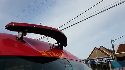 Adolescente machuca perna em escola no Santos Dumont