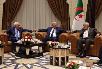 Filistin Devlet Başkanı Abbas ile Hamas lideri Heniyye yıllar sonra Cezayir'de buluştu