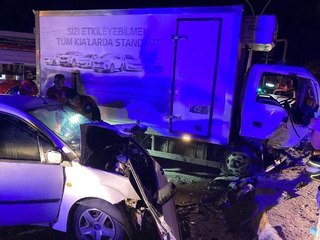 Son dakika haber: BODRUM'DA OTOMOBİLLE KAMYONET ÇARPIŞTI: 4 YARALI