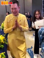 Ngài Nawat, bà Teresa cười tít mắt thích thú khi giao lưu với fan Việt