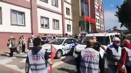 Tekirdağ'da vali ile görüşmek isteyen işçilere gözaltı