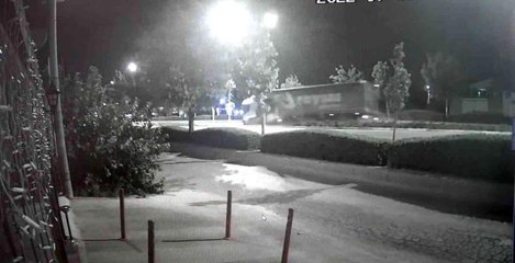 Son dakika haber! Lastiği patlayan tır ortalığı savaş alanına çevirdi... O anlar kamerada