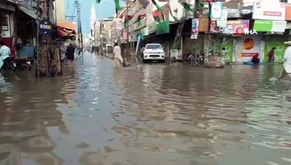 Pakistan’ı sel vurdu: 20 kişi hayatını kaybetti