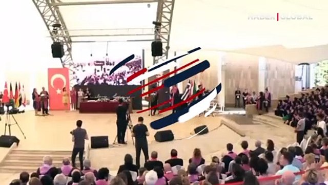 Hacettepe Tıp Fakültesi mezuniyet töreninde bir gencin dekan tarafından sözü kesildi: Konuşması sosyal medyaya damga vurdu