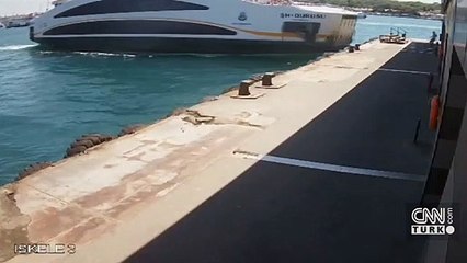 Karaköy iskelesine çarpan vapurdan yeni görüntü