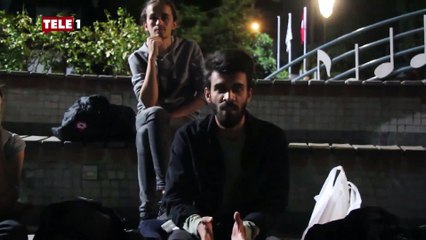 Kocaeli'de "Barınamıyoruz" diyen gençler geceyi sokakta geçirdi