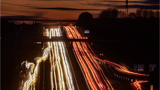 Un influenceur dévoile sa technique illégale pour ne pas payer le péage sur l'autoroute, les internautes scandalisés (VIDÉO) / FB : Un influenceur expose sa technique illégale pour ne pas payer le péage sur l'autoroute, les internautes scandalisés (VIDÉO)