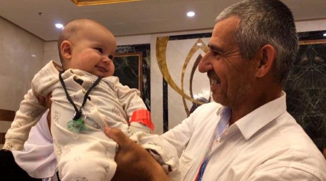 Türkiye'nin en küçük ve en yaşlı hacı adayları kutsal topraklardaEn küçük hacı adayı 4 aylık Mustafa Eymen