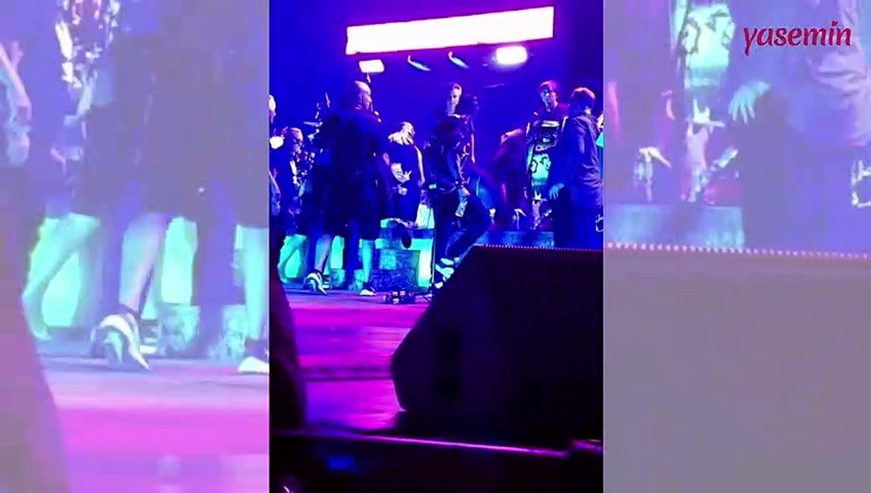 Carlos Santana konser esnasında yere yığıldı! Rock müziğin efsanesi korkuttu