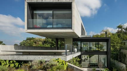 BRM House in Brazil by Biselli Katchborian Arquitetos