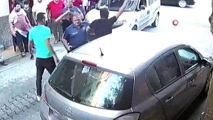 Kavgayı ayıran polis yaralandı, vatandaşlar saldırganları linç etmek istedi