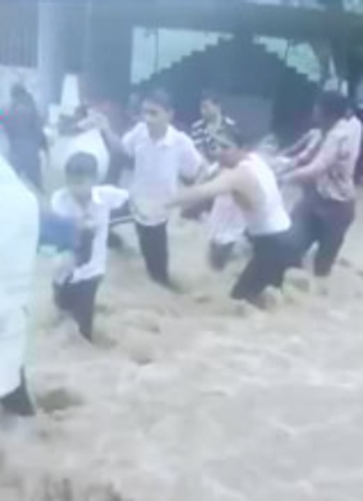 Gujarat Rain Updates: Children going to school gets stuck in rain after heavy downpour | ABP News