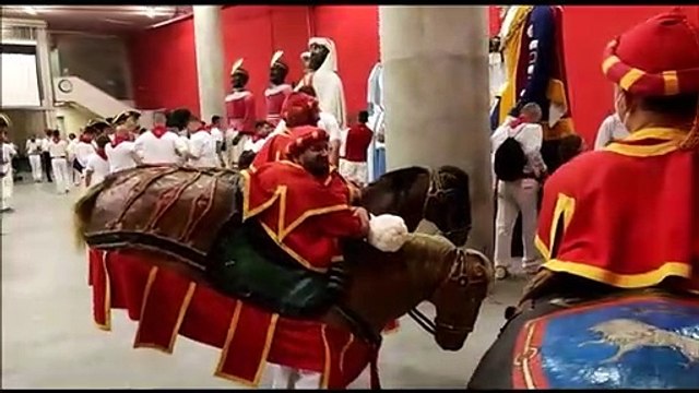 Primera salida de la Comparsa de Gigantes de Pamplona en San Fermín 2022