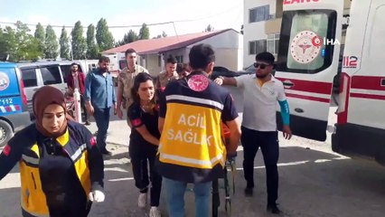 Göçerleri taşıyan araç kaza yaptı! Çok sayıda yaralı var