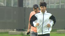 '월드클래스' 손흥민, 아마추어팀과 조기축구 경기 출전 / YTN